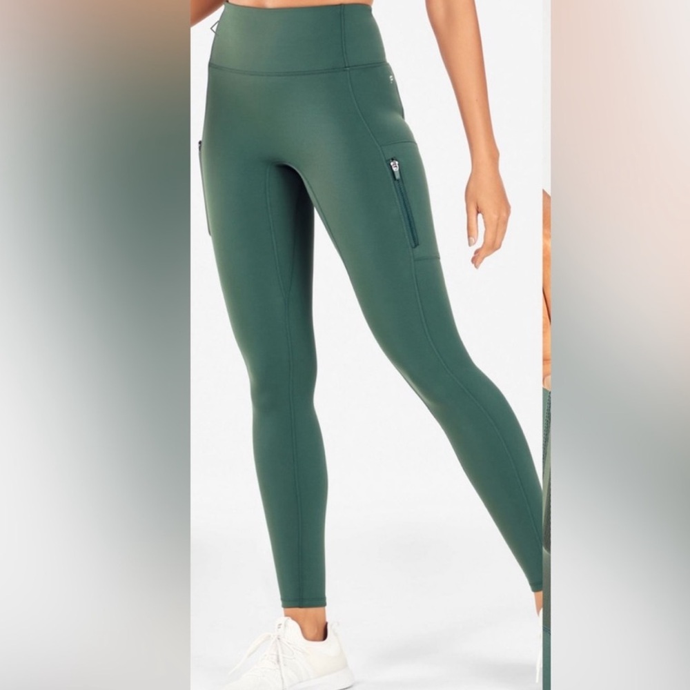 Fabletics Motion 365 leggings with pockets. Size S.